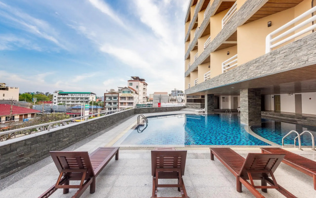 City Beach Resort