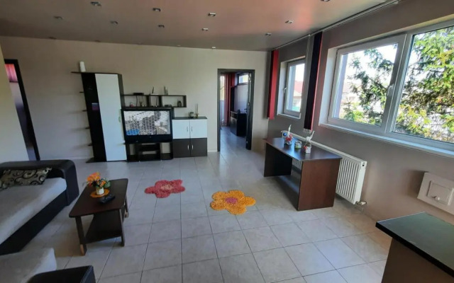 Spacious, modern condo in new villa - sleeps 6