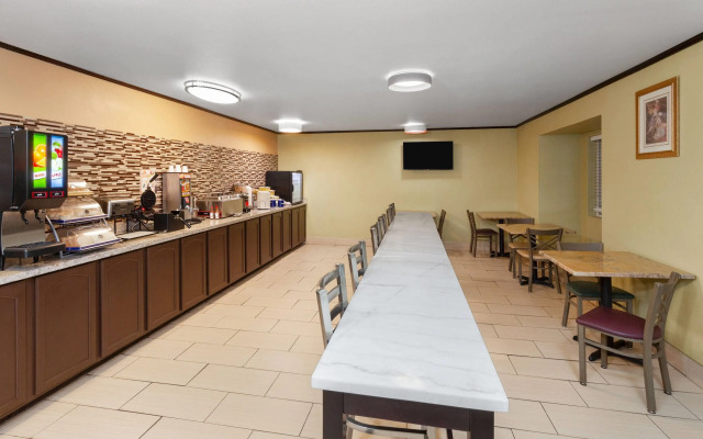 Days Inn & Suites by Wyndham Spokane Airport Airway Heights