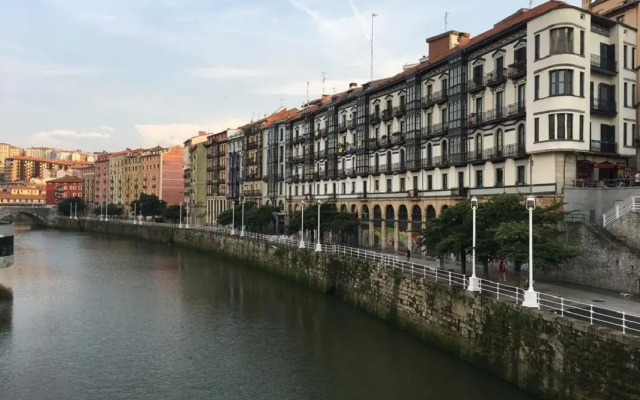 Moon Hostel Bio