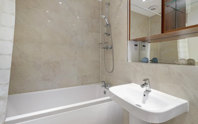 Luxury 5 bedroom Serviced Hse Leavesden