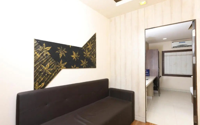 Hotel Emerald Manor by OYO Rooms