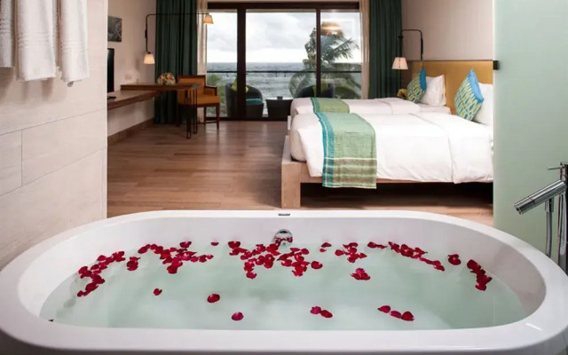 Reefs Edge Hotel