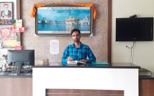 Hotel Holiday Comfort - 800 mts from Jallianwala Bagh, Amritsar