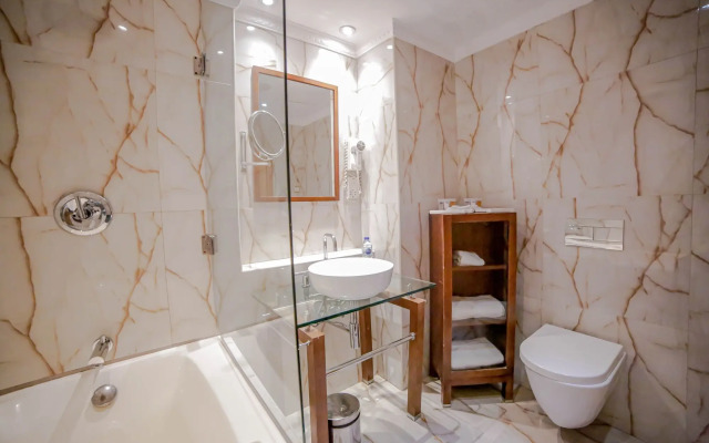 Victoria Crown Plaza Hotel