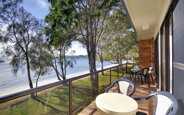Crystal Waters, 2/79 Foreshore Drive