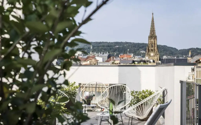 Intelier Victoria Hotel