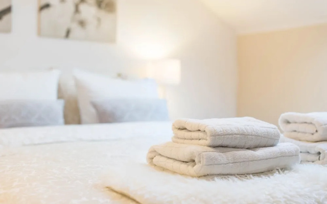 Venus Apartments - Loft Room Cosy I
