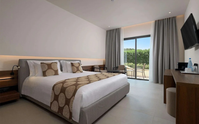 The Ixian Grand & All Suites Hotel