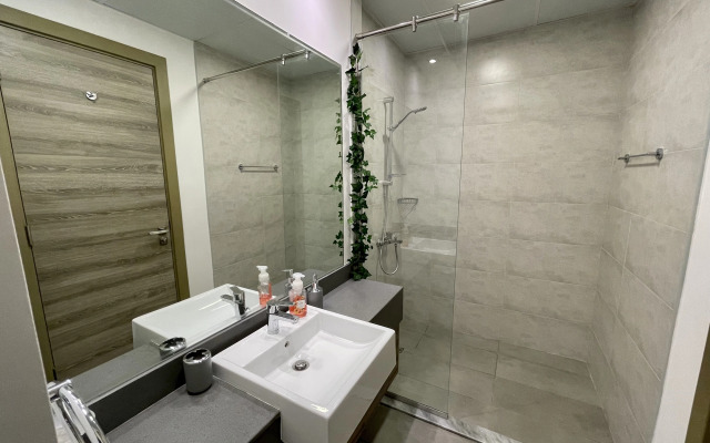 Spacious & Cute Studio with Balcony