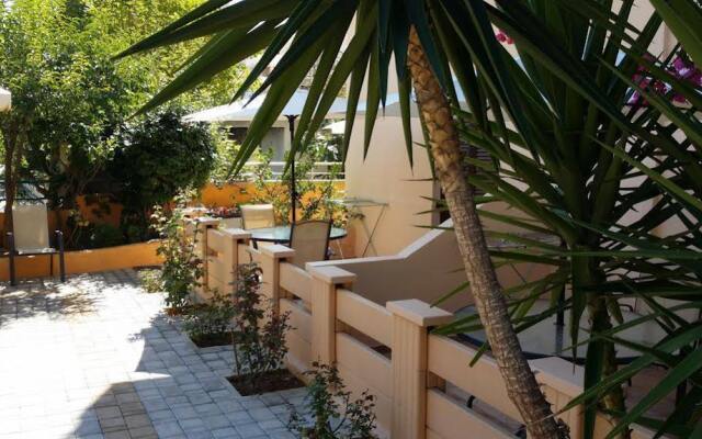Alexandros Studios & Apartments