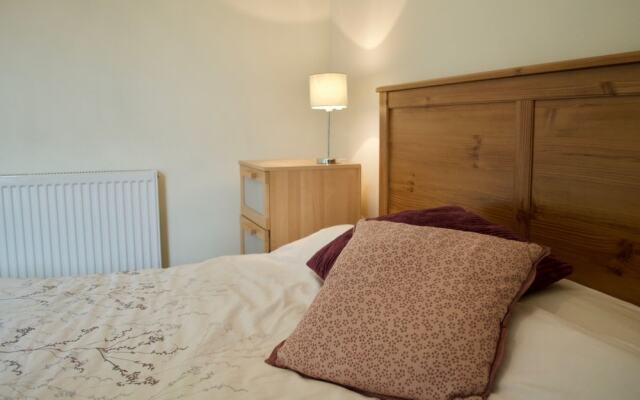 1 Bedroom Flat In Meadowbank