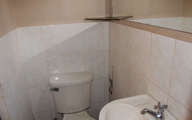 Hostal Shalom