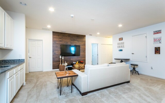 Solterra - 6025 Broad Oak Drive