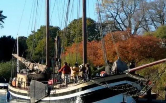 Anna Johanna Houseboat
