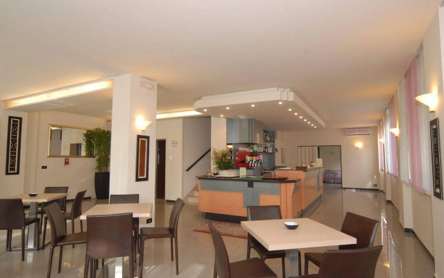 Color Metropolitan Family Hotel