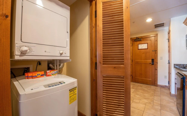 Comfortable Studio Efficiency Unit With Balcony Over Mountaineer Square Condo - No Cleaning Fee! by RedAwning
