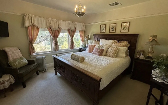 The Inn on Knowles Hill