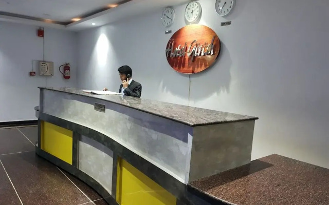 Hotel Girish
