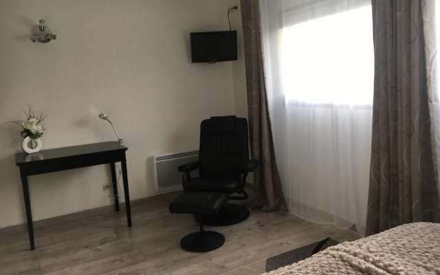 Hotel Mervil Airport