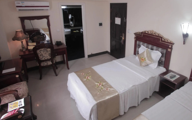 Classic Hoang Long Hotel