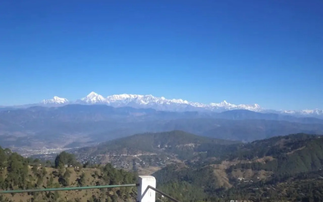 Goroomgo Snow View Guest House Kausani