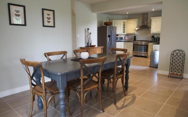 La Villa a Chateau Franc-Daut Sleeps 6