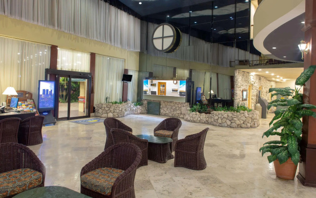 thunderbird beach hotel