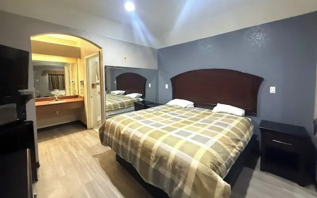 Hotel O Regency Suites Houston - IAH Beltway 8