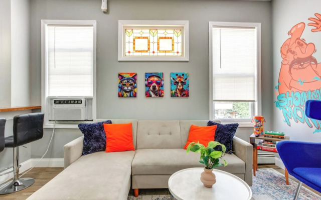 Convenient Elizabeth Apartment w/ Private Balcony!