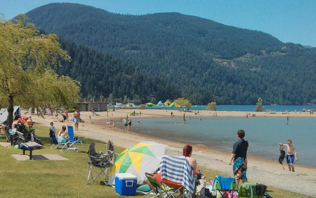 Harrison Lake Hotel