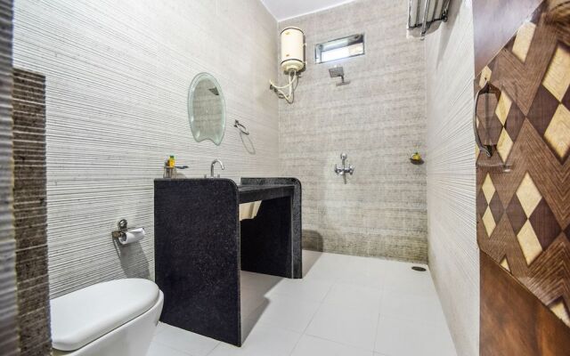 FabHotel Everest International