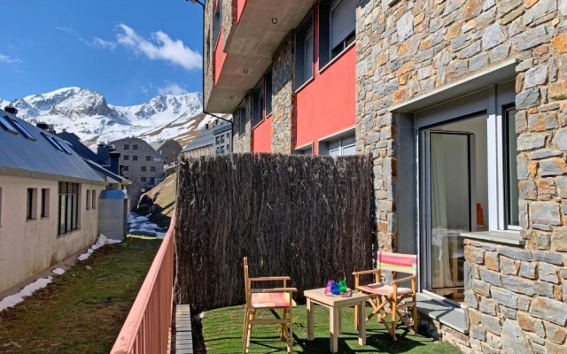 1 Bedroom Apartment - Photo 2