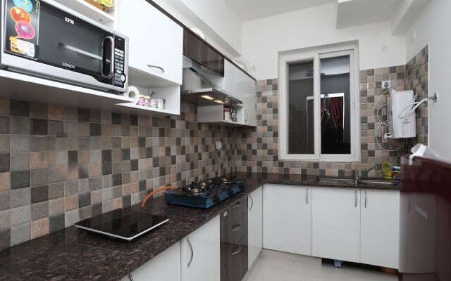 OYO 13172 Home Exotic 1BHK Pacific Golf Estate