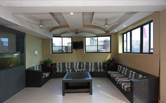 OYO 28314 Hotel Larica
