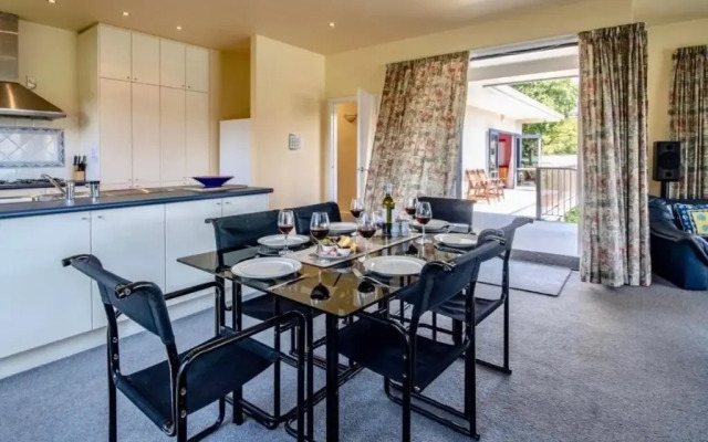 The Bellbird's Nest - Takamatua Holiday Home