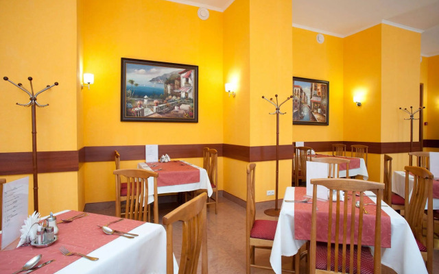 Business Tourist Hotel