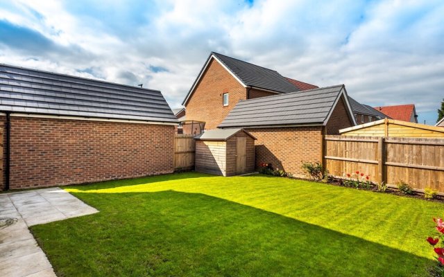 Huge & Modern 4 Bedroom House in York