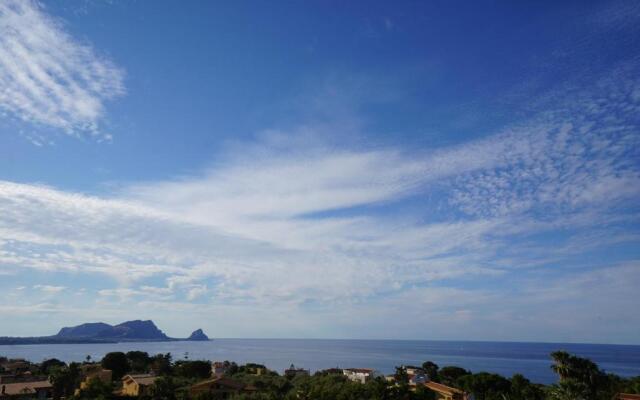 Panoramic Villa Near The Sea