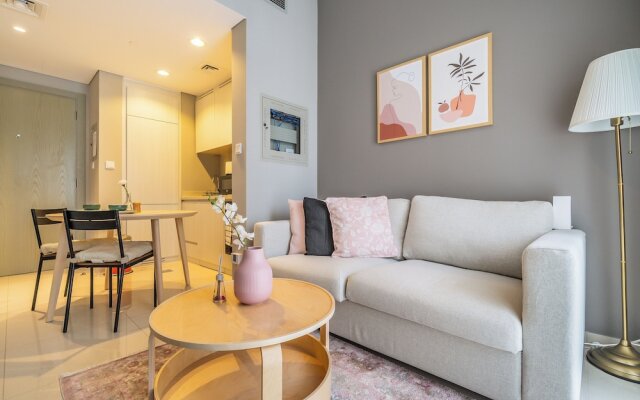 Business Bay's Coziest Hideaway With Balcony