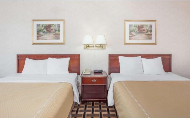 Relax inn by OYO Greeneville Near Hwy US-321