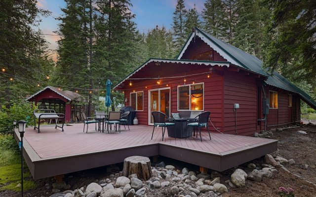 West Haus Escape 3 Bedroom Home by NW Comfy Cabins by RedAwning
