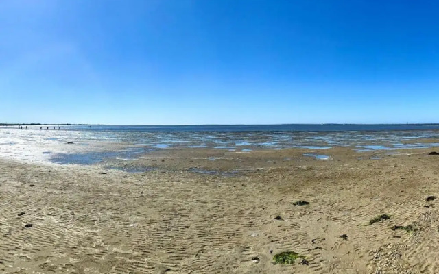 Near the North Sea Modern Retreat