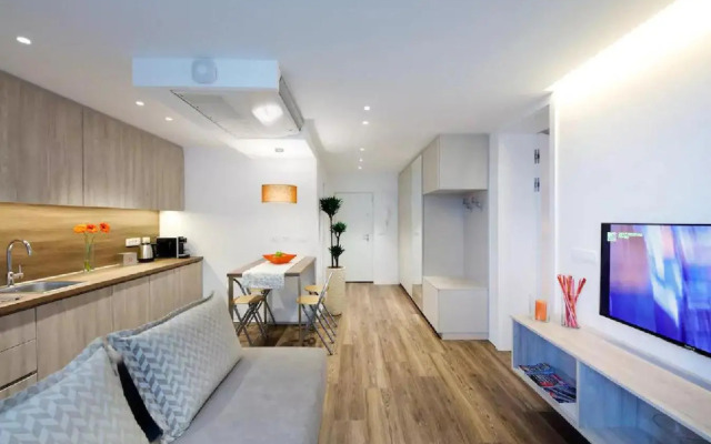 ★ Exclusive Central Apartment ★ FREE Garage ★