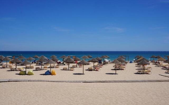 CoolHouses Algarve Luz, 5 bed villa & pool, Casa N