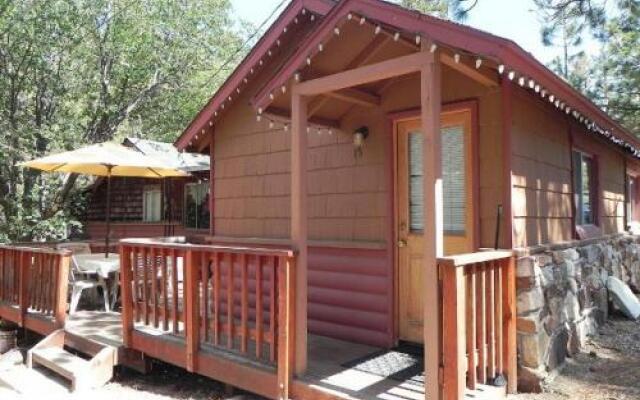 Oak Knoll Lodge and Cabins