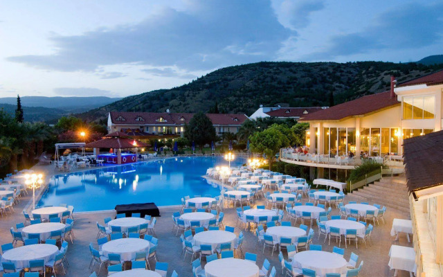 Lycus River Thermal Hotel