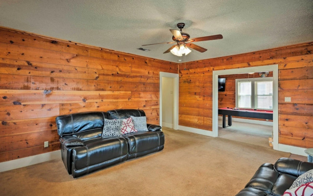 Inviting Lubbock Home > 1 Mi to Downtown