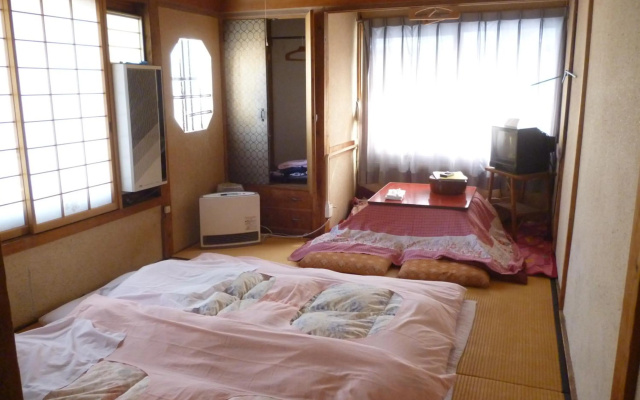 Uotoshi Ryokan – Guest Rooms – Yamanouchi