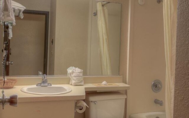 Days Inn Maplewood Hotel and Conference Center